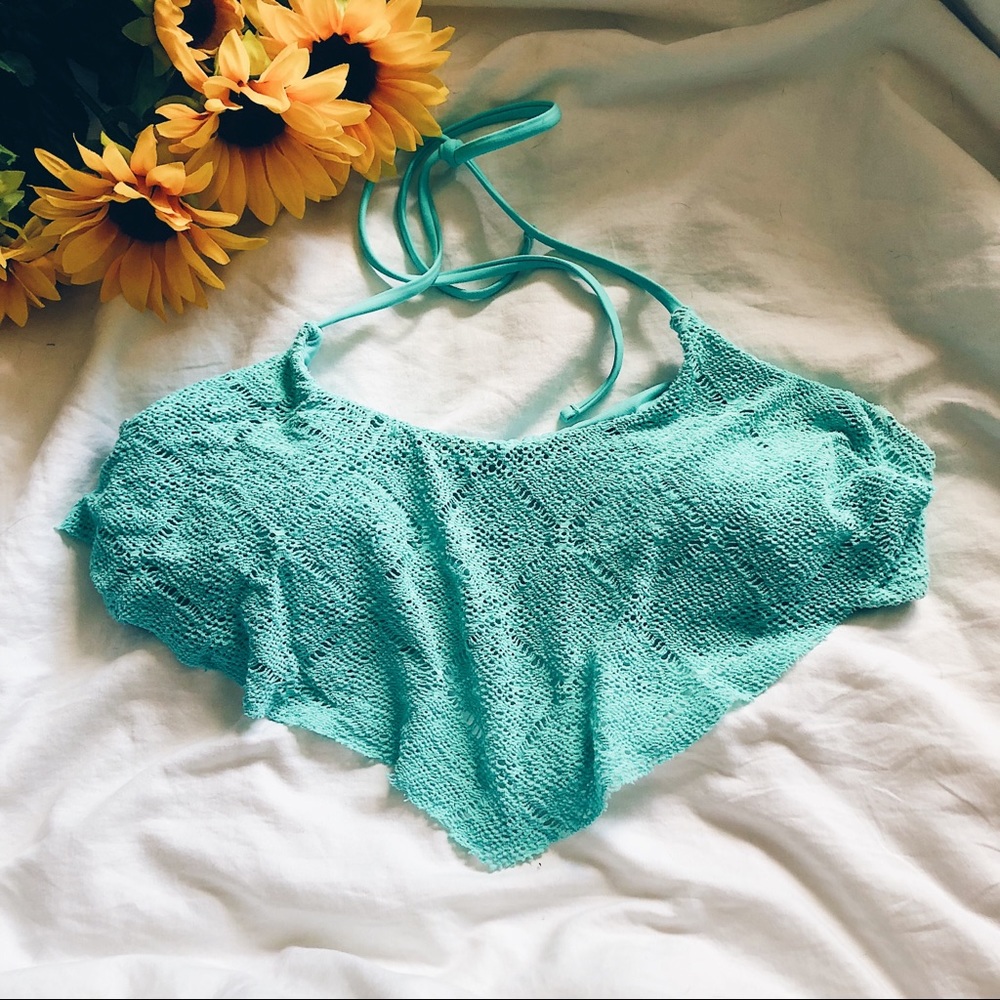 turquoise, crochet-style bikini top 🦋